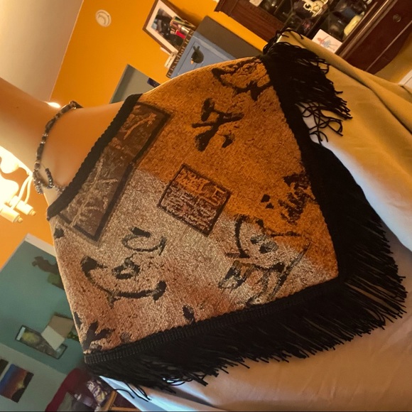 ꧁𑁍 Handmade Chenille Fringe Shoulder Wrap 𑁍꧂ - Picture 4 of 7